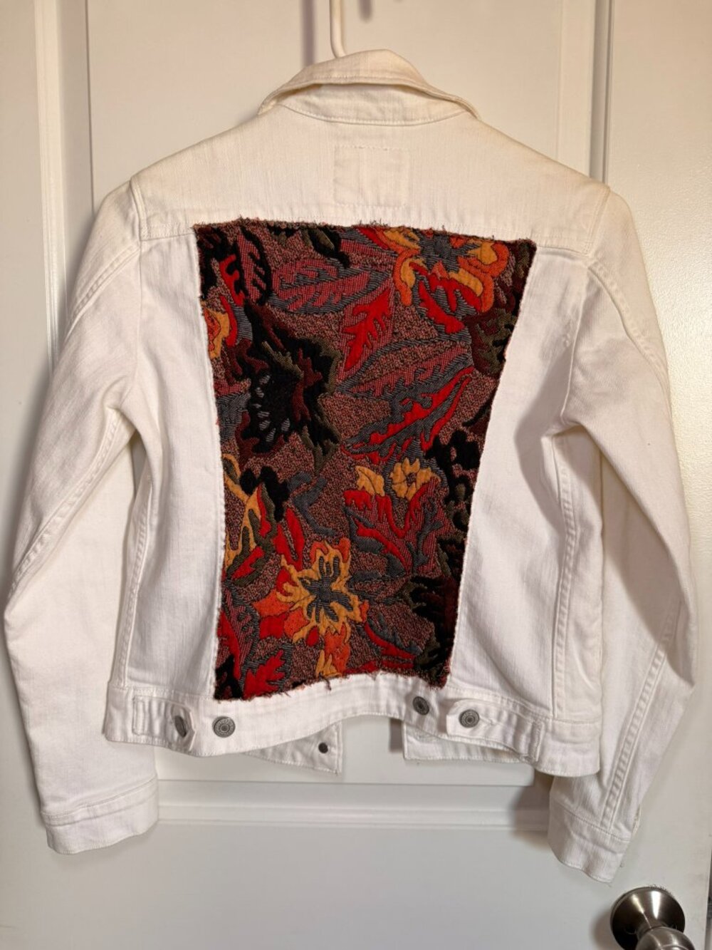 Levi’s White Denim Tapestry Yoke Trucker Jacket Boho Western Aztec Size S - Picture 6 of 9